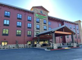 Wyndham Garden Redwood Valley，位于Redwood Valley的酒店