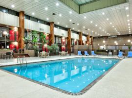 Ramada by Wyndham Gulfport I-10 Diamondhead，位于迪亚蒙德黑德Diamondhead  Country Club附近的酒店