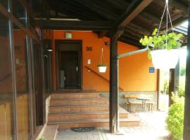 Apartments with a parking space Sveta Nedelja, Prigorje - 21835，位于Strmec Samoborski的酒店