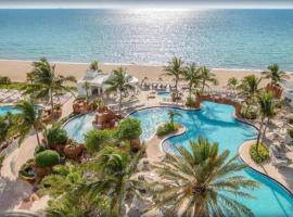 Luxurious Beach Resort Balcony，位于阳光岛滩的宾馆