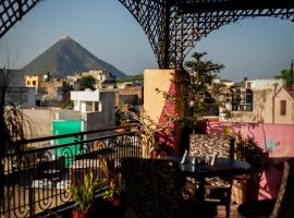 埃弗里斯特酒店，位于布什格尔的酒店