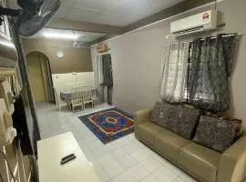 DHUHA HOMESTAY PRIVATE SWIMMING POOL