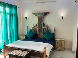 Little Ganesha Inn，位于斋浦尔加尔马哈尔纪念馆附近的酒店
