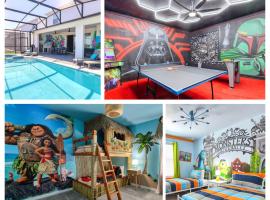 Magical 10-Bed Themed Windsor Island Home，位于达文波特的酒店