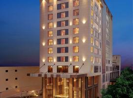 Doubletree By Hilton Varanasi，位于瓦拉纳西瓦拉纳西机场 - VNS附近的酒店