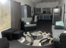 Auntie Fiona's Cottage，位于Vernons的酒店
