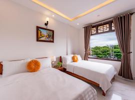 Golden Sun Hotel Hoi An，位于会安Son Phong的酒店