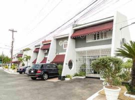 Captivating 2-Bed Town-House in Kingston，位于金斯敦的酒店