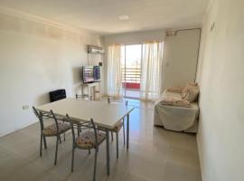 Departamento céntrico con cochera, tarifa en USD，位于瓜莱瓜伊丘的酒店