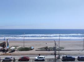 ¡Espectacular Departamento Vista al Mar! primera linea，位于拉塞雷纳的酒店