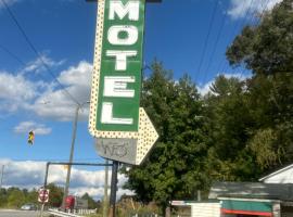 Whispering Pines Motel，位于阿什维尔的汽车旅馆