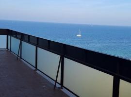 Attico Suite spiaggia Bari，位于巴里Pane e Pomodoro Beach附近的酒店