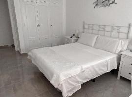 Precioso dormitorio en el centro de Torremolinos，位于多列毛利诺斯的民宿