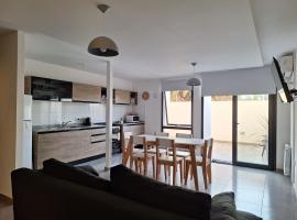 Gran Duplex Paseo Quattro 21 (centrico) - Cochera + Pileta，位于维拉卡洛斯帕兹的酒店