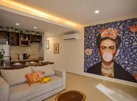 Frida's Artsy Condo with own mural, outdoor tub & rooftop pool