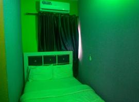 BLOCK 3 HOTEL AND SUITES，位于拉各斯的酒店
