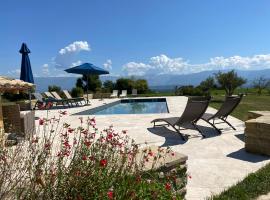 Gites&chambres d hôtes Les granges du Fournel，位于圣拉提尔的酒店