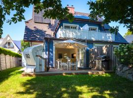 Traumhaus Auri in Prerow Ostsee auf dem Darß mit Kamin und Sauna und Garten，位于普雷罗的度假屋