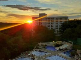 Hotel Park Veredas - Rio Quente Flat 225，位于热河市的Spa酒店