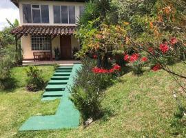 Casa Aserrí - Costa Rican House, scenic views & good rest，位于Aserrí的别墅