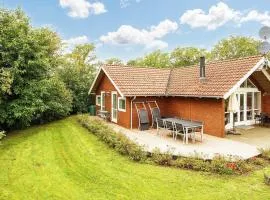 8 person holiday home in Allingåbro-By Traum