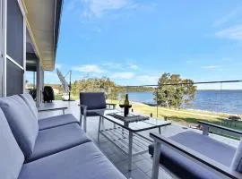 Royal Retreat Peaceful Lakefront