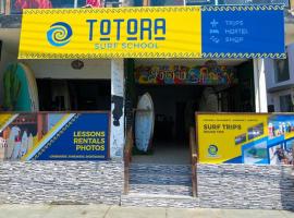 Totora Surf Hostel，位于万查科的酒店