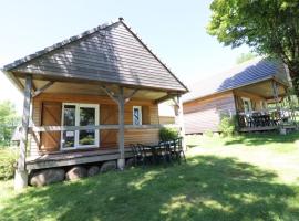 Chalet au cœur des Volcans d'Auvergne avec terrasse, TV, lave-vaisselle, près de Salers - FR-1-742-376，位于萨莱的酒店