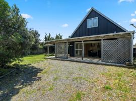 Beach Bliss Cabin - Foxton Beach Holiday Home，位于Foxton Beach的酒店