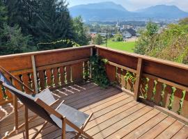 Fridas Place - DER Blick über ganz Villach - 160 m2 Familienoase，位于菲拉赫的酒店