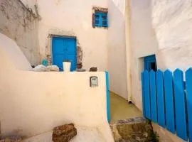 Kastelli , santorini house for 4 persons by MPS