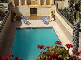 Palma Residence with Communal Pool，位于萨奈特的酒店