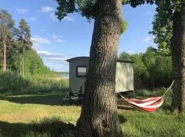 Agundaborg Lake hut with a view