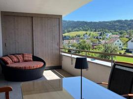 Sonnige Wohnung mit schöner Aussicht in Wolfurt，位于沃尔富特的酒店