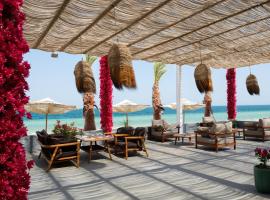 Ramlah Resort Sealine Beach，位于乌姆赛义德的酒店