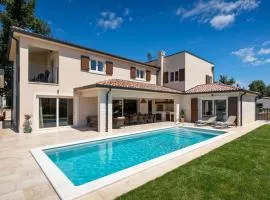 Modern villa Blagdan with pool in Porec