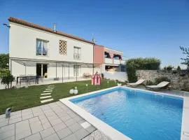 Villa Mediterranea with pool and grill in Umag