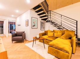 Trendy La Roma Condo with Parking & Patio，位于墨西哥城的酒店