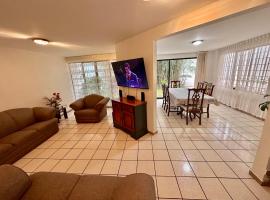 Casa Garcia-5 habitaciones, Auditorio GNP Estadios CC Parque Puebla，位于San Felipe Hueyotlipan的酒店