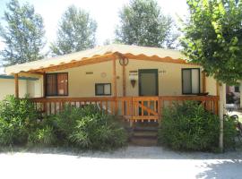 Mobile home / Chalet Viareggio - Camping Paradiso Toscane，位于维亚雷焦的木屋