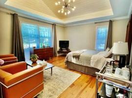 Pittsford Garden Retreat，位于Pittsford的酒店