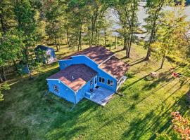 The Hideaway at Point Lake，位于Webster的酒店