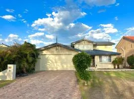 Ponderosa - Pet-Friendly Luxury on the Water - Holiday Yamba