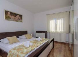 Apartment in Okrug Gornji 45757，位于奥库格哥恩基的酒店