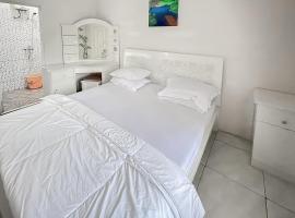 RedDoorz Resort Syariah At Rancakalong Sumedang，位于Sumedang的酒店