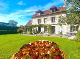 La Maison d'Aline - Honfleur - Maison d'Hôte De Charme A La Normande，位于翁弗勒尔的住宿加早餐旅馆