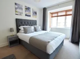 Luxury 2 BR Fully Furnished Flat in Crawley - 2 FREE Parking Spaces