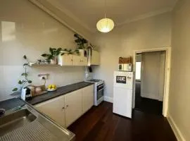 Cosy Flat metres from Rottnest Ferry - Hosted by CanStay