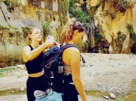 Adventure camping - Organized Trekking from Dana to Petra，位于达纳的酒店