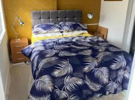 The Hideaway!! Skegness ground floor room free parking